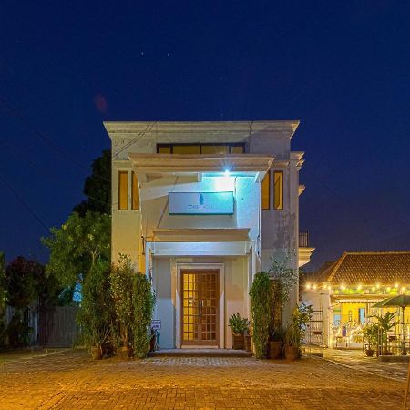 D'Talent Hotel Джокякарта Екстериор снимка