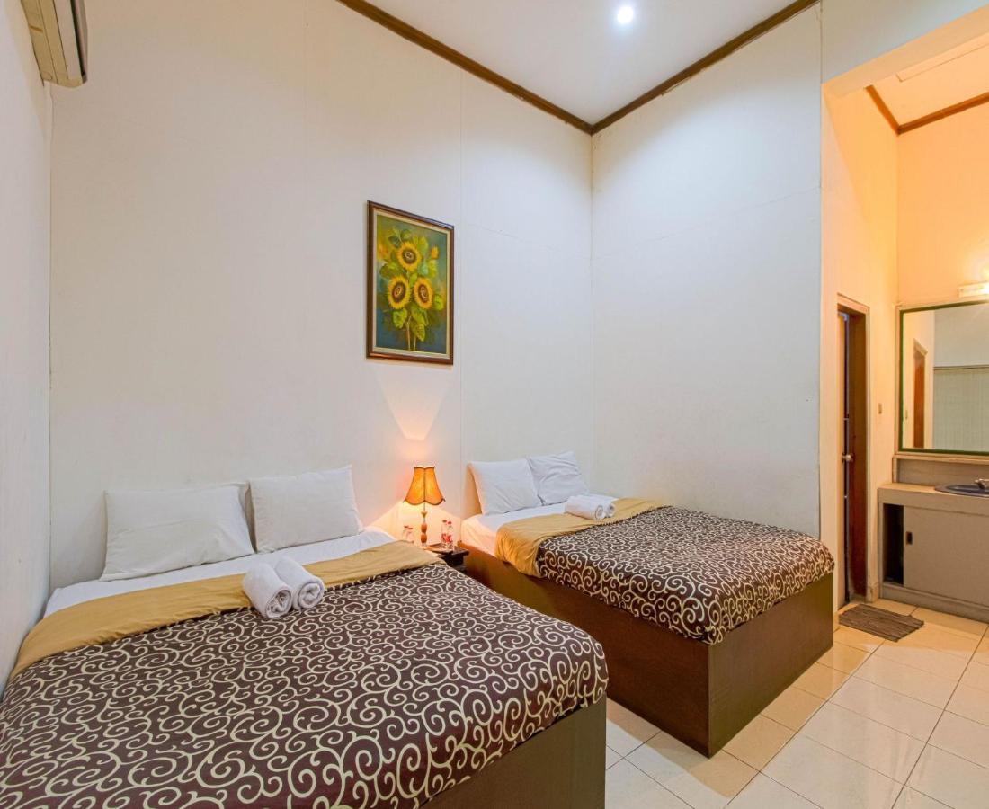 D'Talent Hotel Джокякарта Екстериор снимка