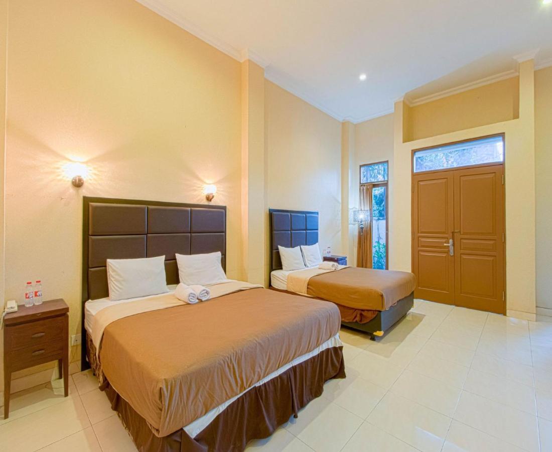 D'Talent Hotel Джокякарта Екстериор снимка