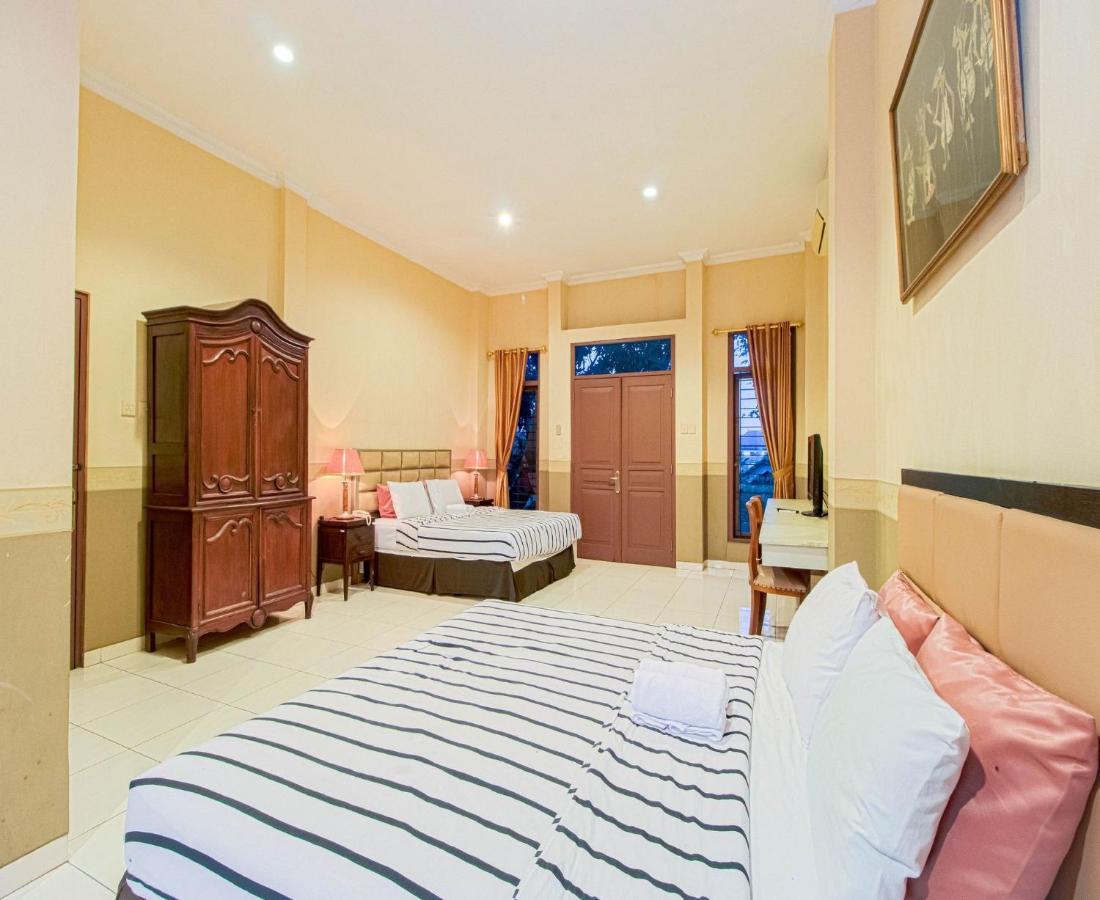 D'Talent Hotel Джокякарта Екстериор снимка