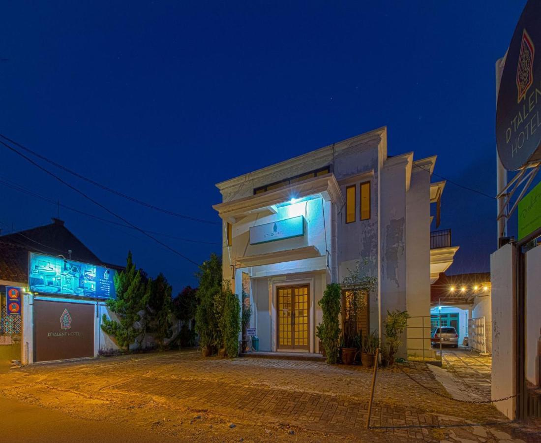 D'Talent Hotel Джокякарта Екстериор снимка