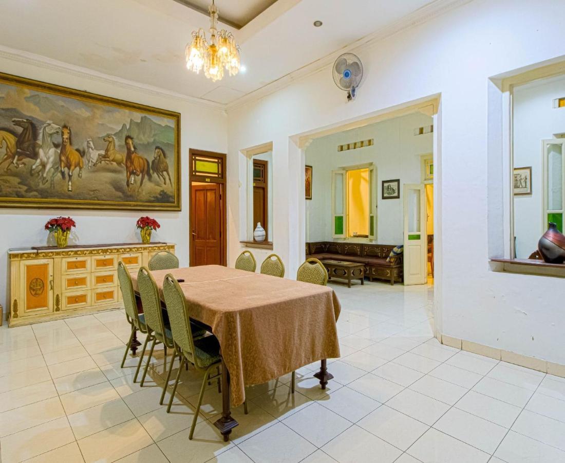 D'Talent Hotel Джокякарта Екстериор снимка