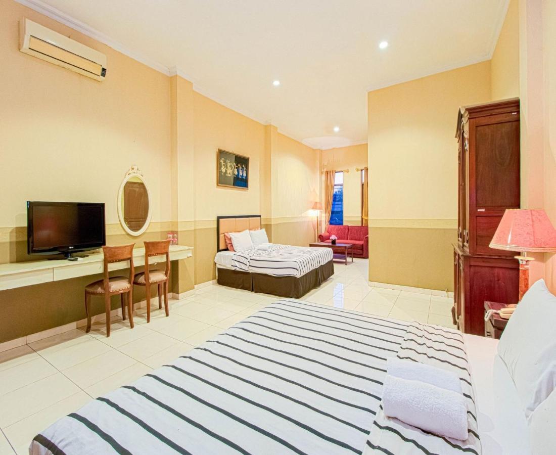 D'Talent Hotel Джокякарта Екстериор снимка
