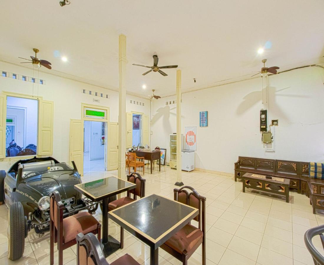 D'Talent Hotel Джокякарта Екстериор снимка