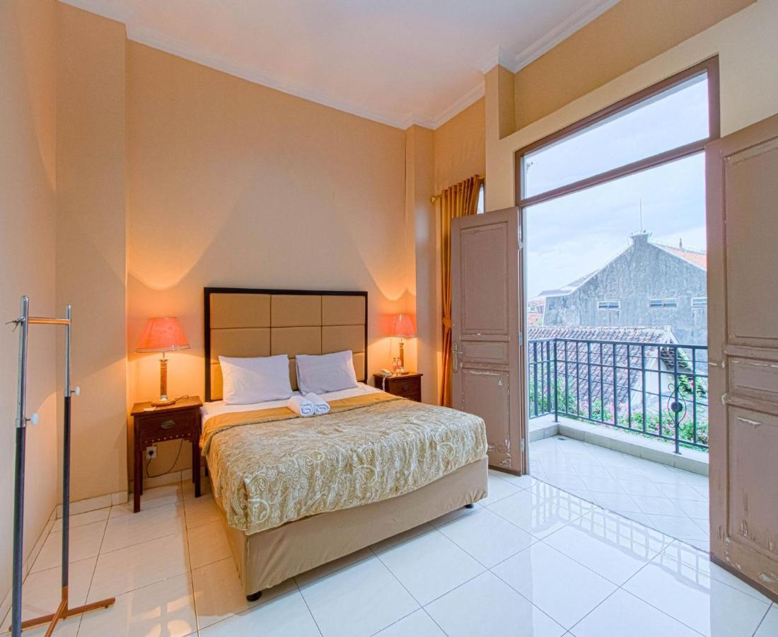 D'Talent Hotel Джокякарта Екстериор снимка