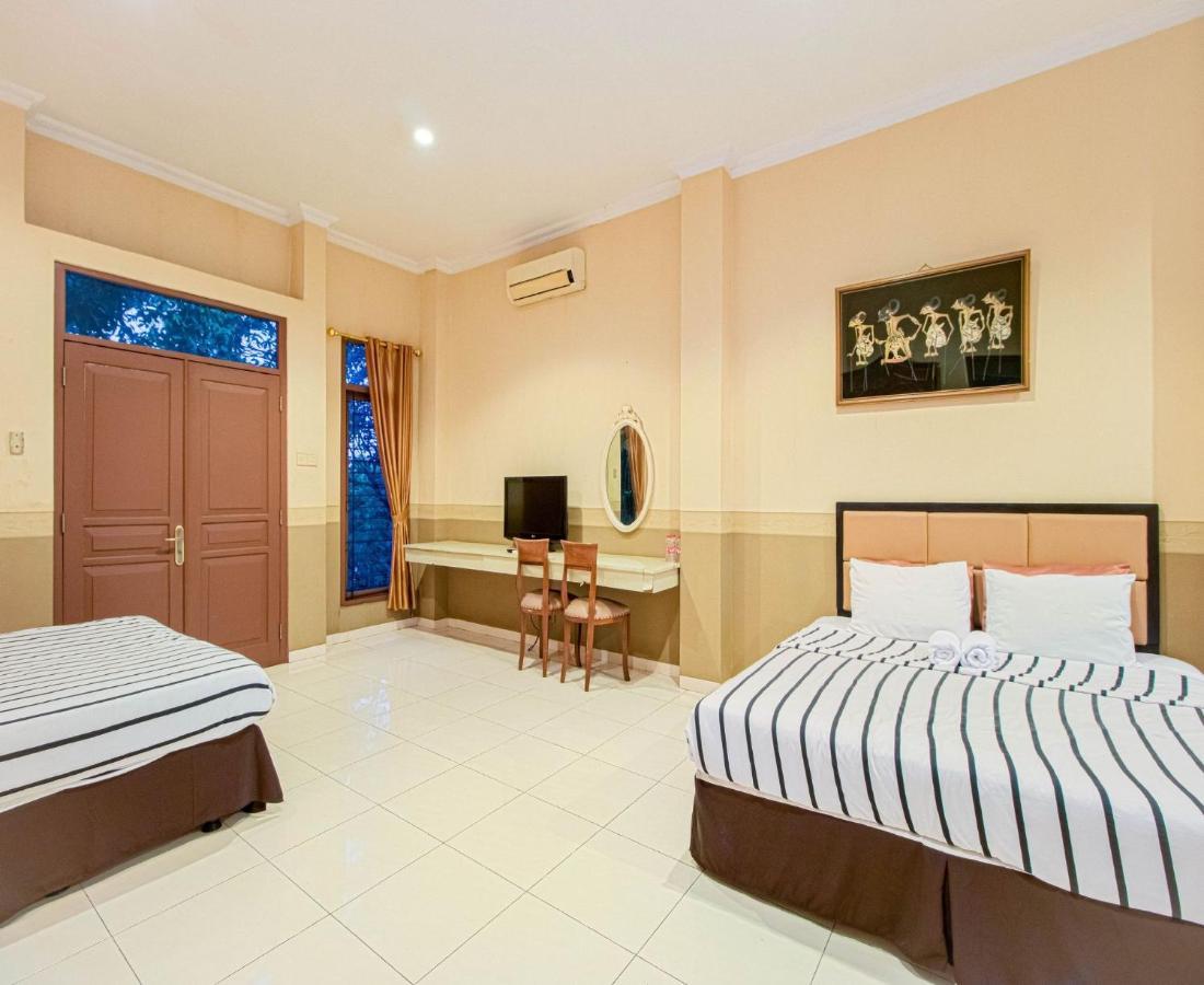 D'Talent Hotel Джокякарта Екстериор снимка