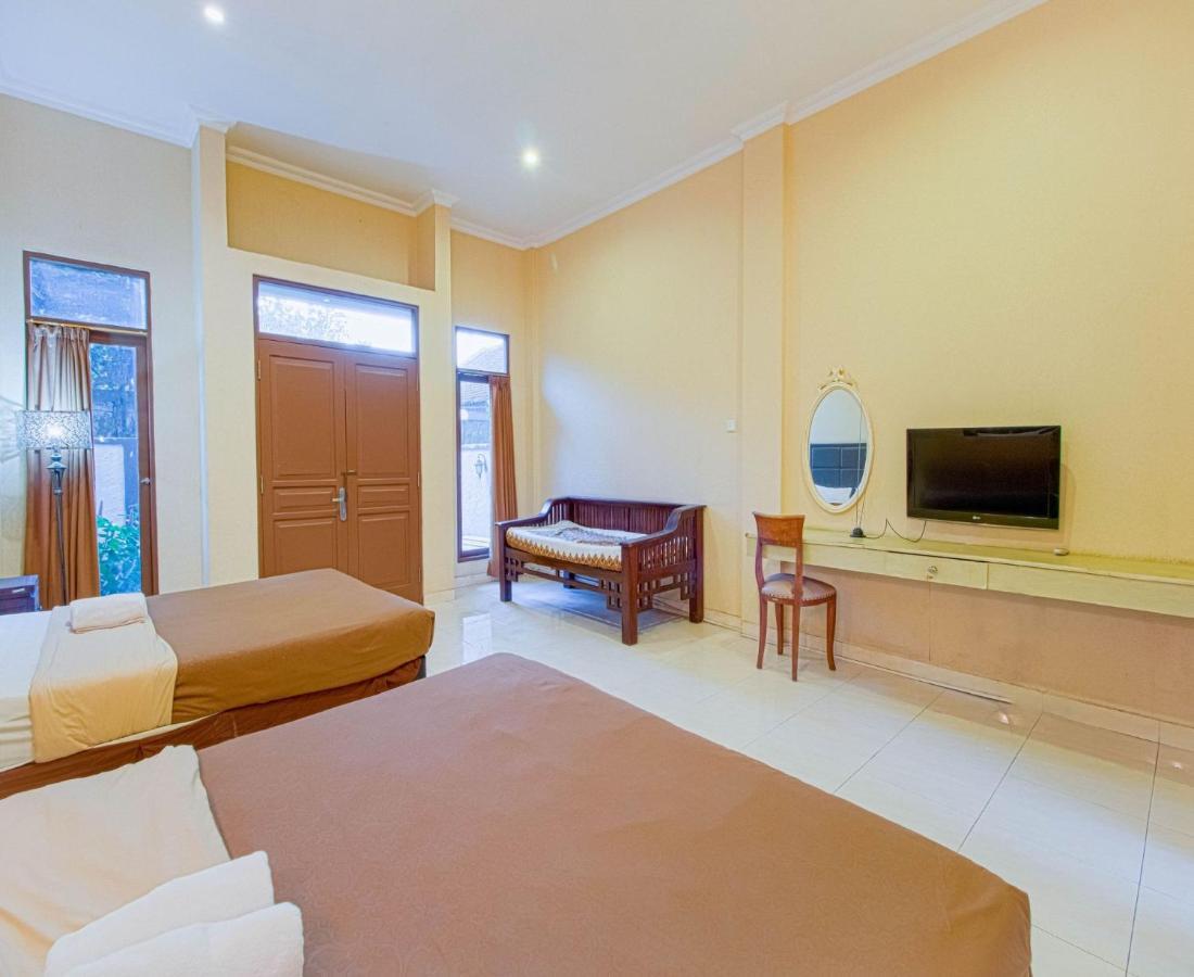 D'Talent Hotel Джокякарта Екстериор снимка